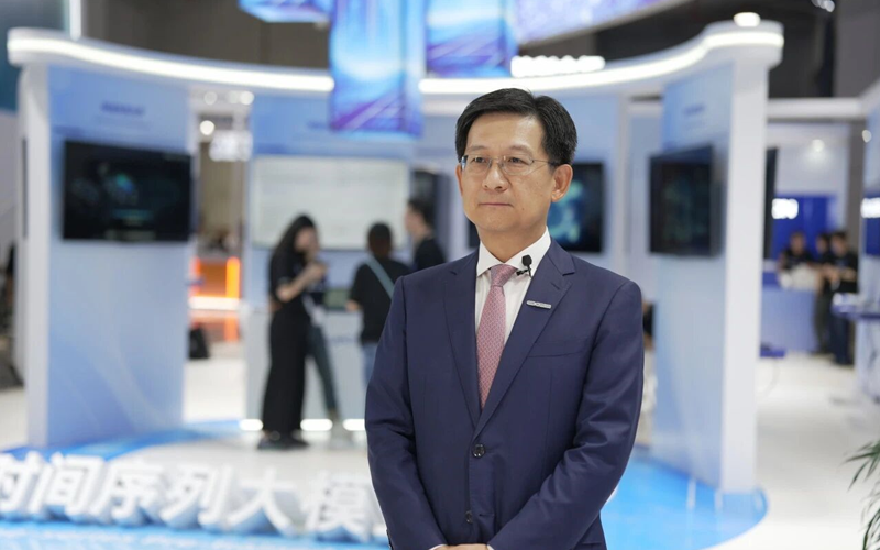 崔山受新华社专访：以工业具身智能重构生产力，，，，，，，引领流程工业智能化升级